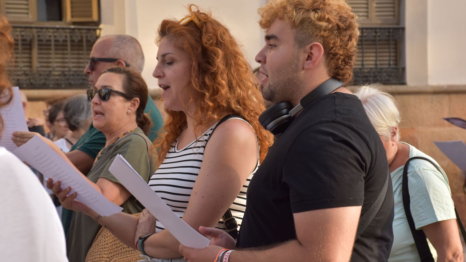 La diputada de Ceuta Ya! en la Asamblea, Julia Ferreras, durante la concentración celebrada a las puertas del Palacio Autonómico por los derechos de los animales en Ceuta