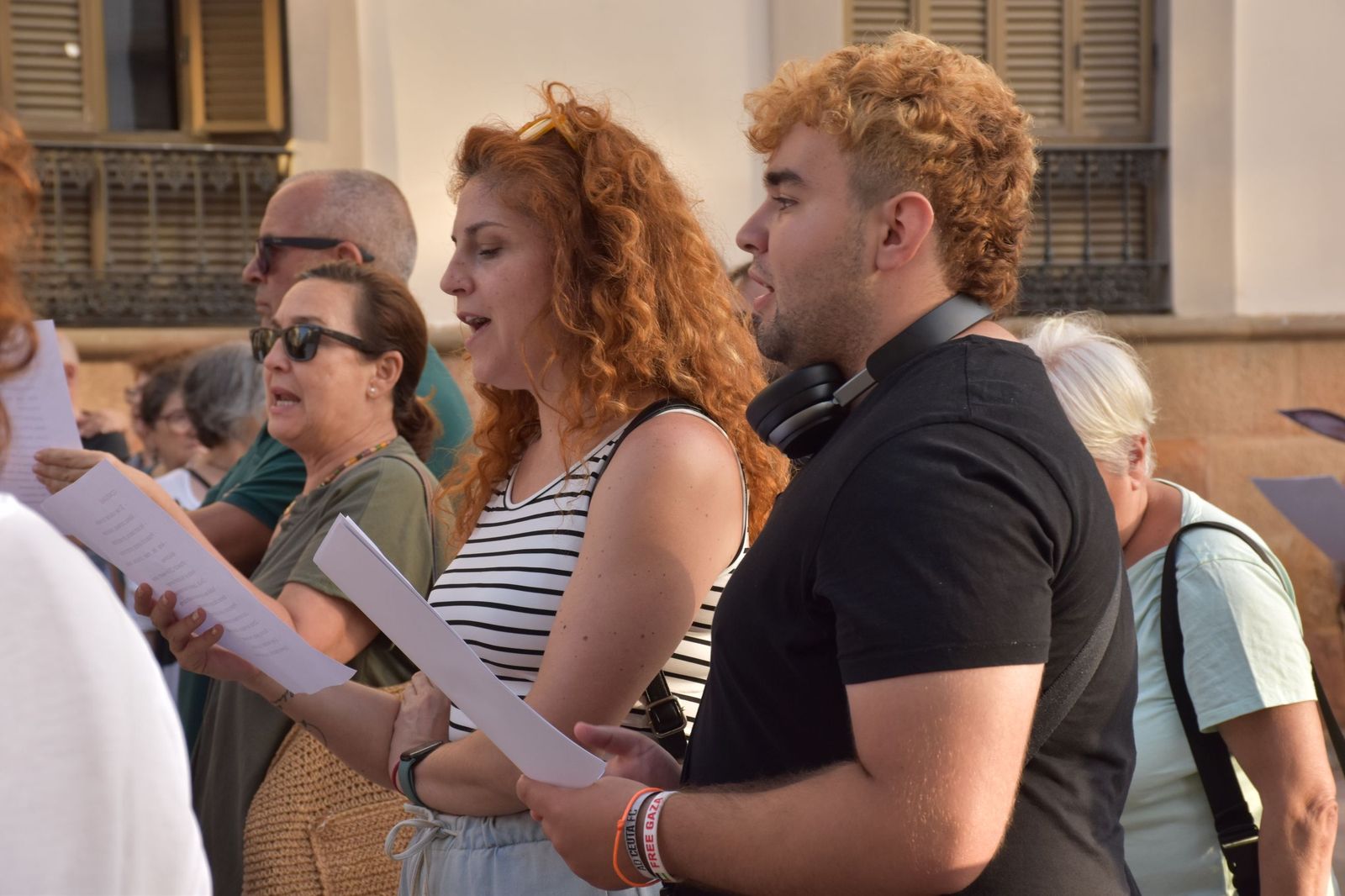 La diputada de Ceuta Ya! en la Asamblea, Julia Ferreras, durante la concentración celebrada a las puertas del Palacio Autonómico por los derechos de los animales en Ceuta