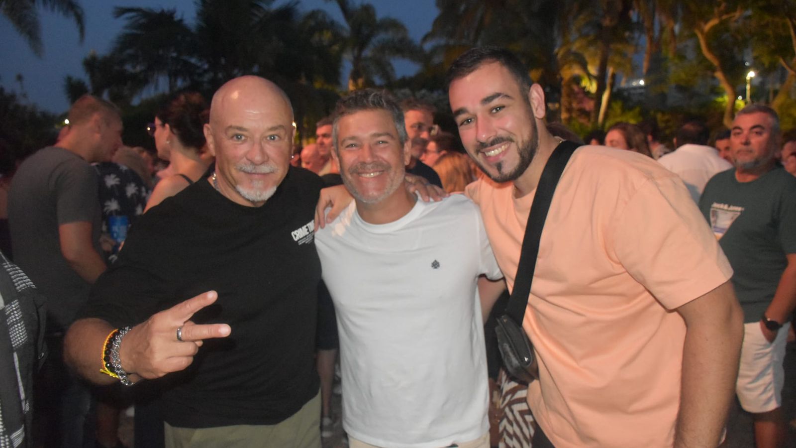 El ‘Loco’ de siempre, el viejo rockero de hoy: Loquillo triunfa en Ceuta