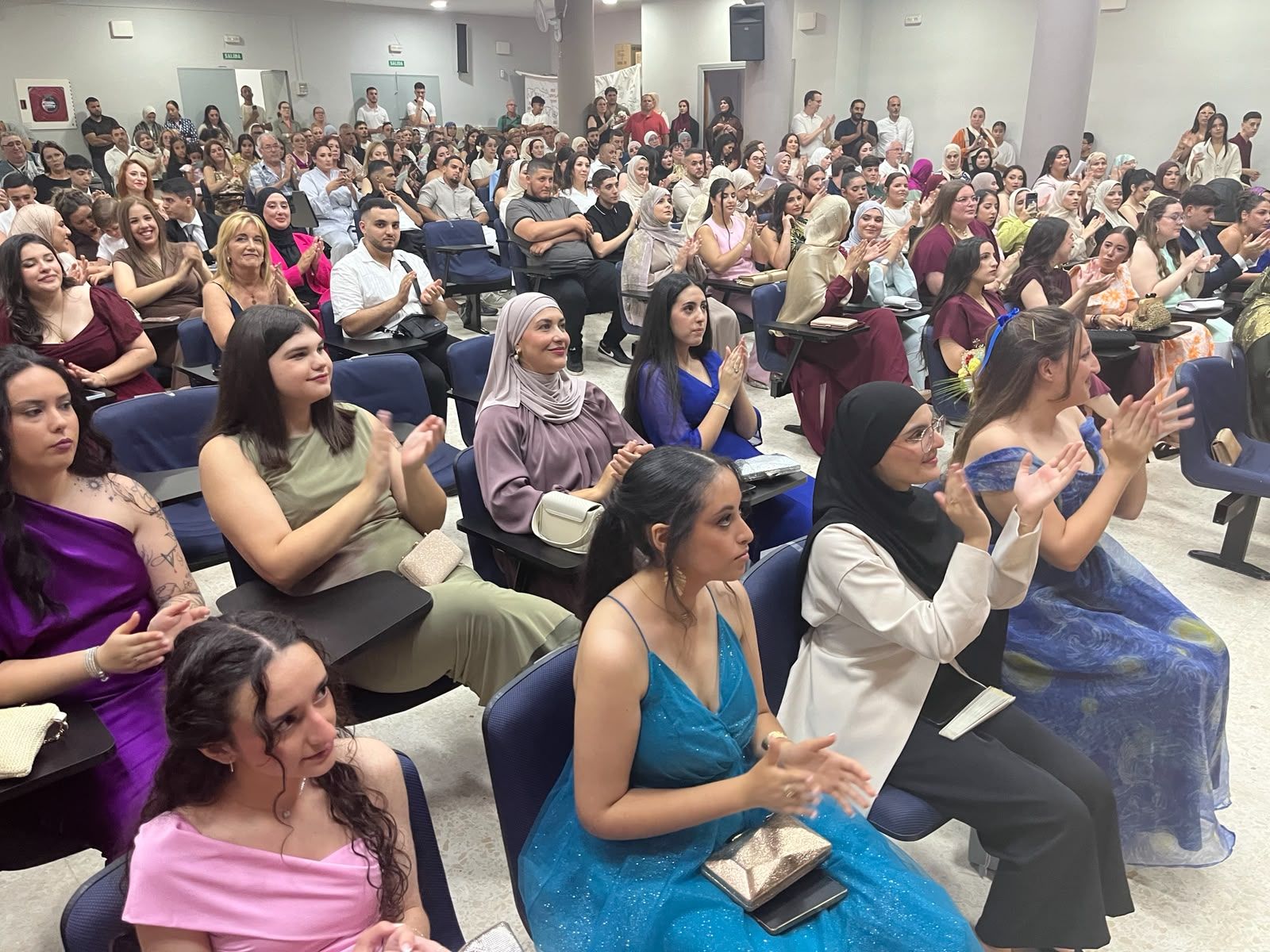 Los ciclos formativos de Servicios Socioculturales y de Electricidad se gradúan en el Abyla