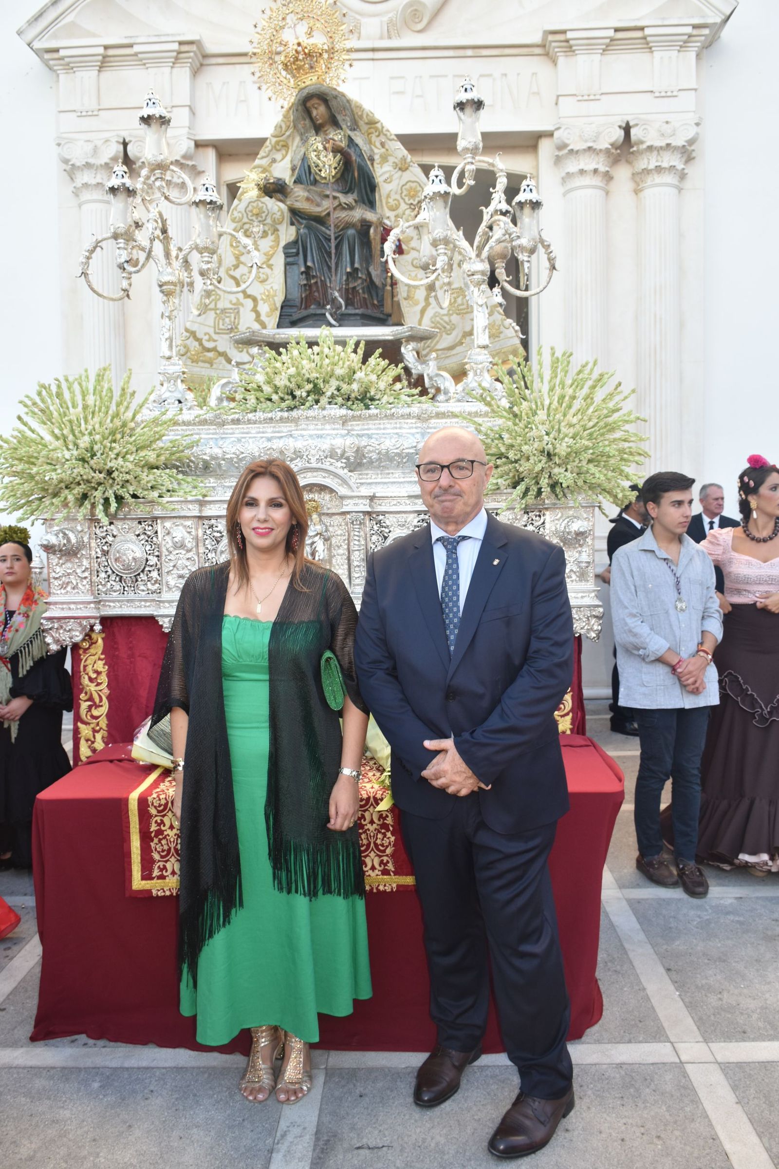 Los ceutíes vuelven a encontrarse con su Madre entre flores, esperanza y lágrimas contenidas