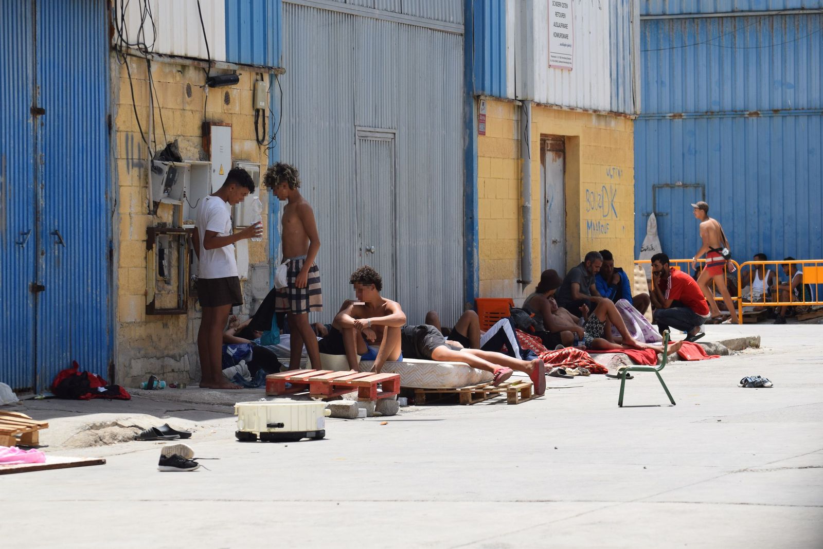 Migrantes en las naves del Tarajal, este lunes