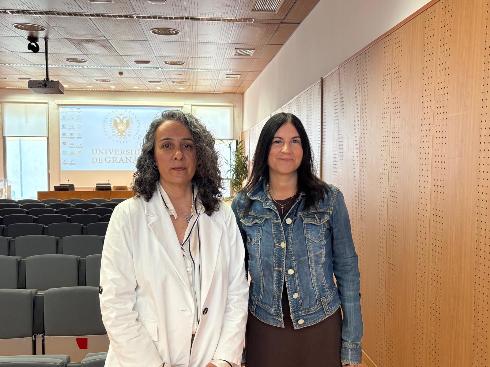 La jefa de la Unidad de Violencia de Género de la Delegación del Gobierno en Ceuta, Livia Rosales (dcha) junto a la abogada experta en violencia de género Rosa Rodríguez