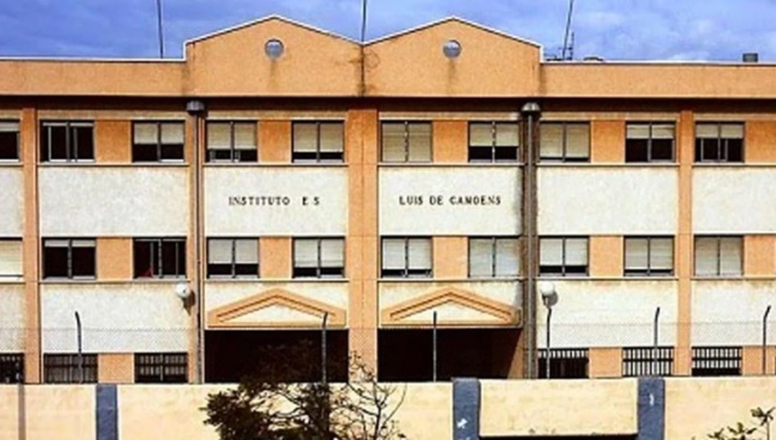 Fachada del IES Camoens