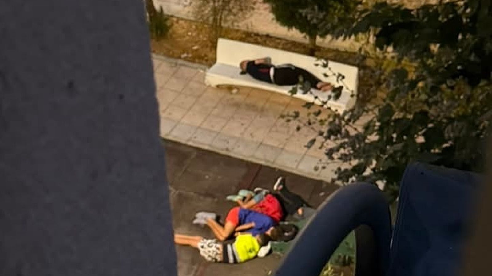Inmigrantes durmiendo en las calles de Ceuta