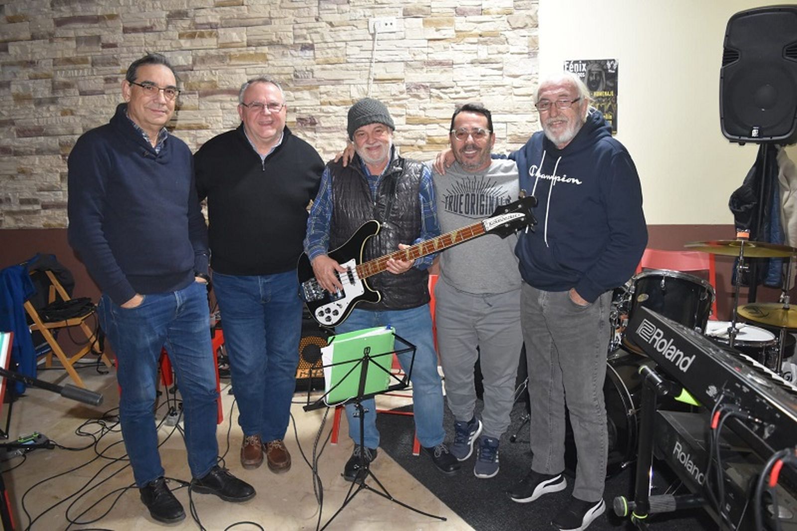 La banda de pop-rock caballa `Fénix´ está compuesta por José Luis Fernández, Rafael Montero, Gabriel Pérez, José María Tejero, Manuel Alba y Luis Gómez. / FOTO NICOL´S