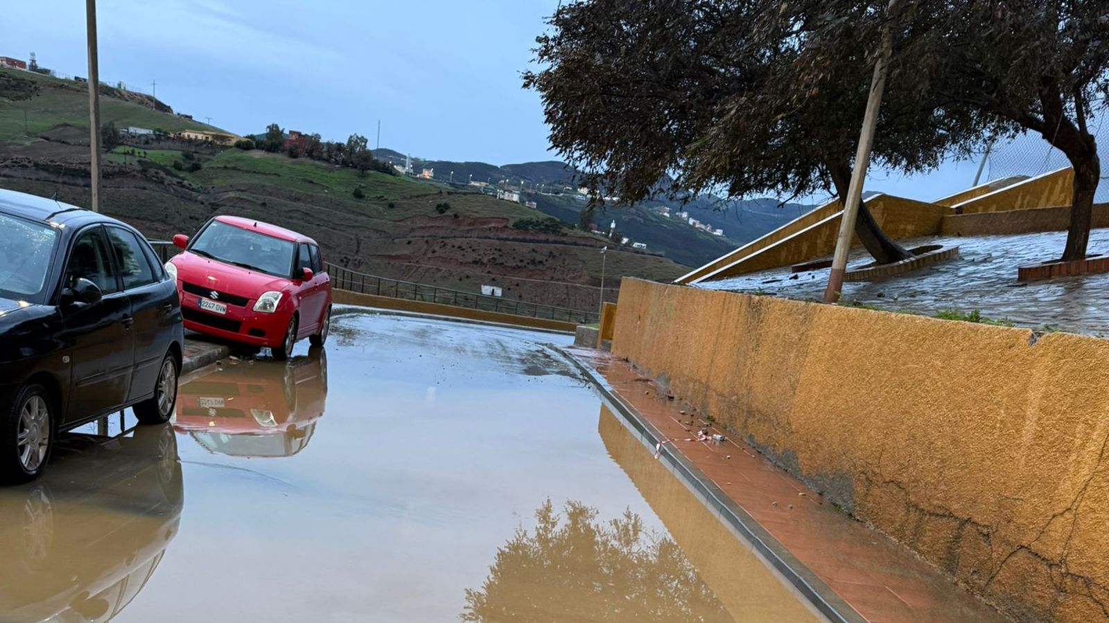 Inundaciones y atascos en la barriada del Príncipe Felipe.