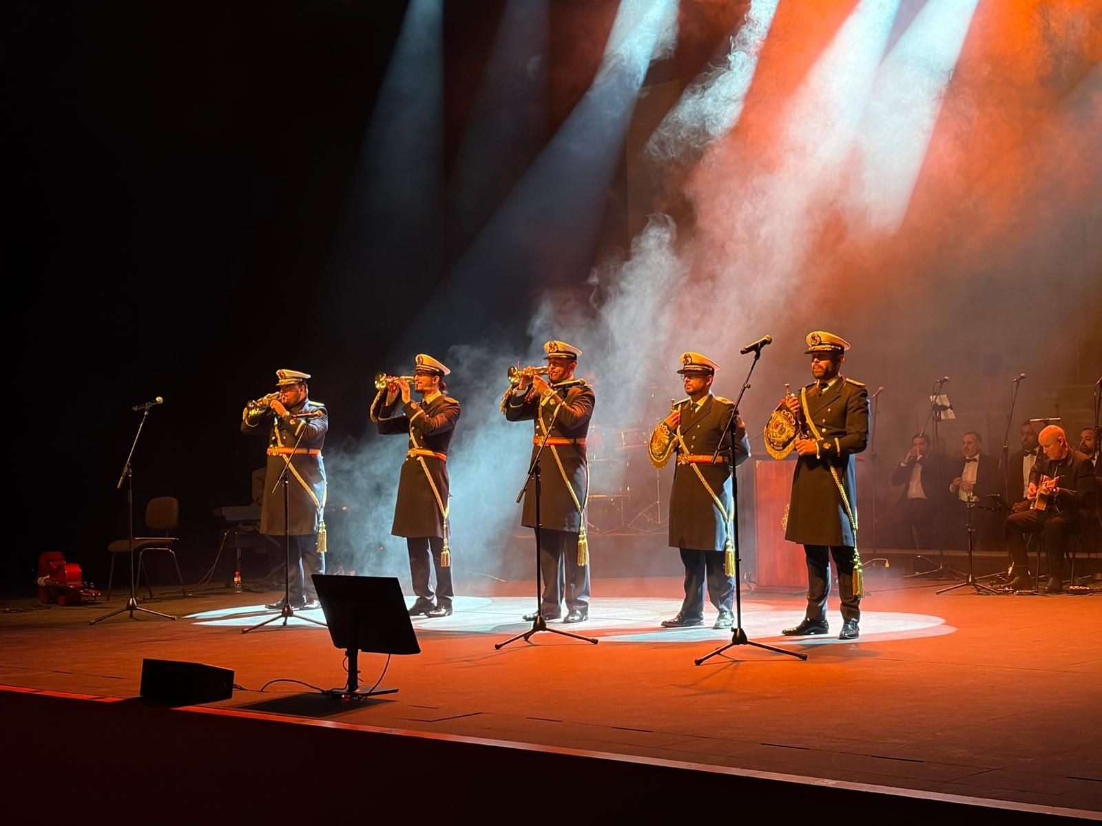 Cantores de Hispalis ponen el flamenco y la pasión de la Cuaresma a un Revellín repleto