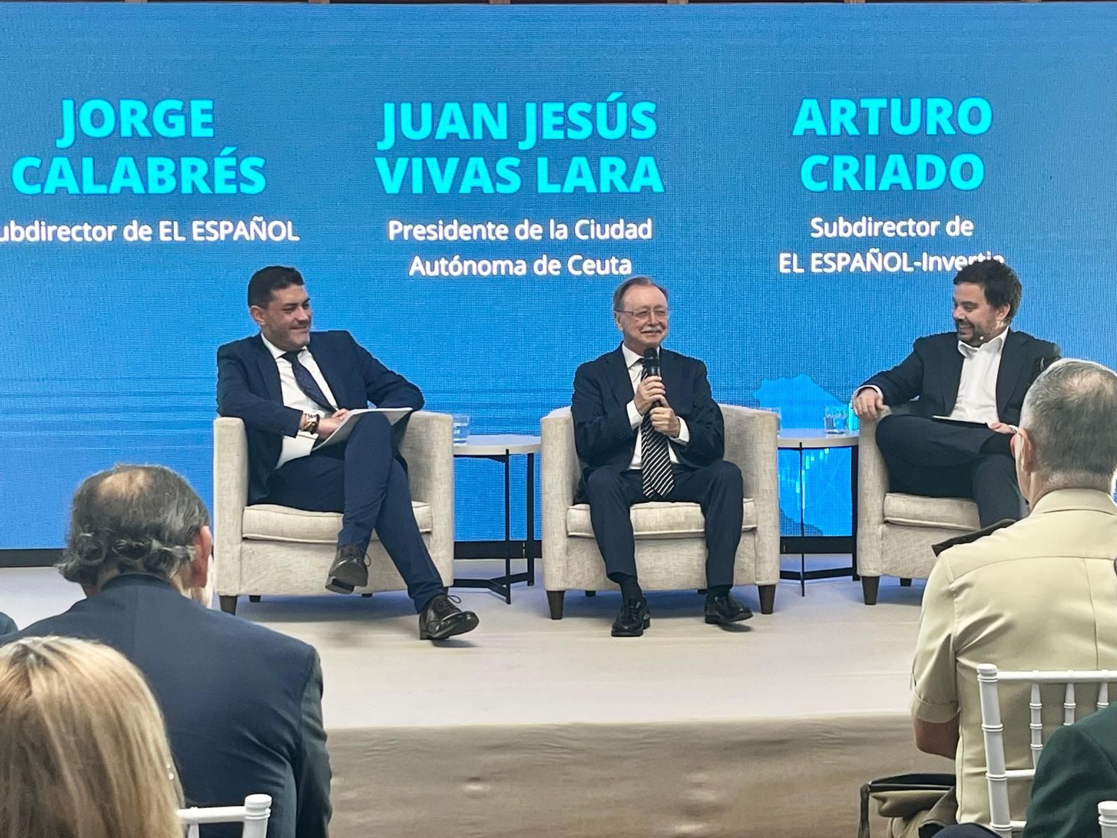 Vivas, entre los periodistas de "El Español"