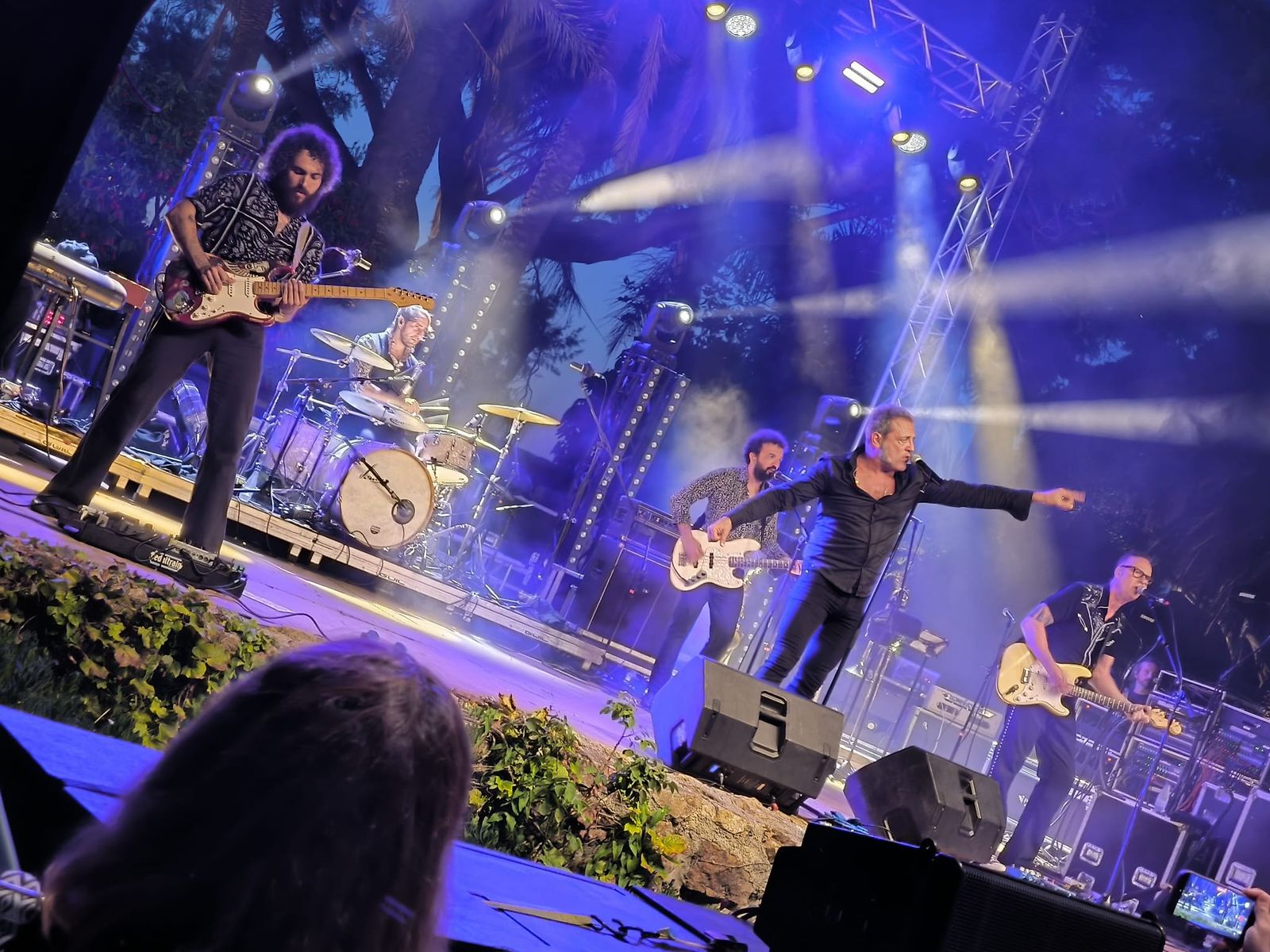 M-Clan convierte Ceuta en un enorme escenario de rock con una noche para el recuerdo