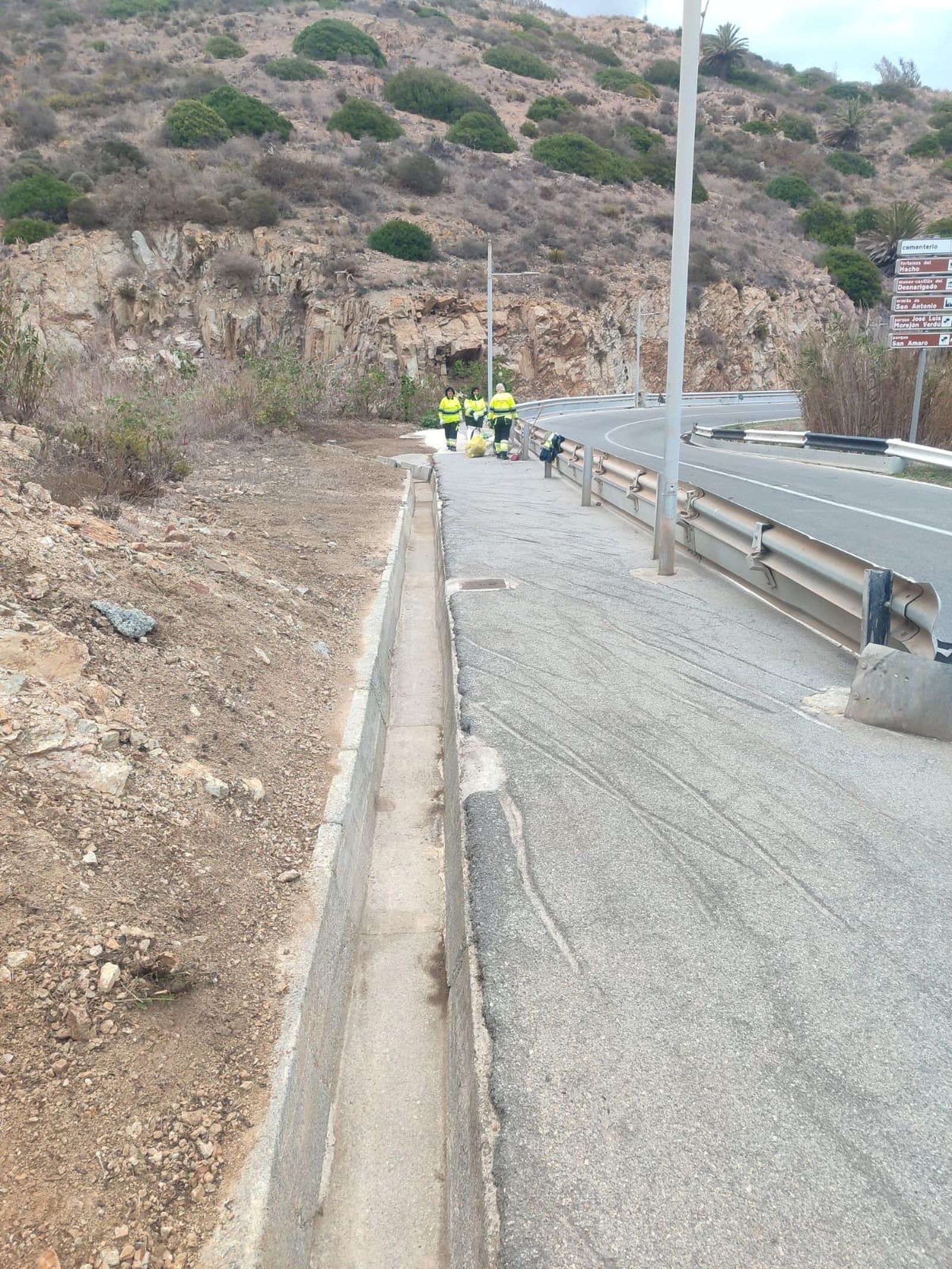 La Ciudad acomete trabajos de limpieza, desbroce y mantenimiento en distintas barriadas