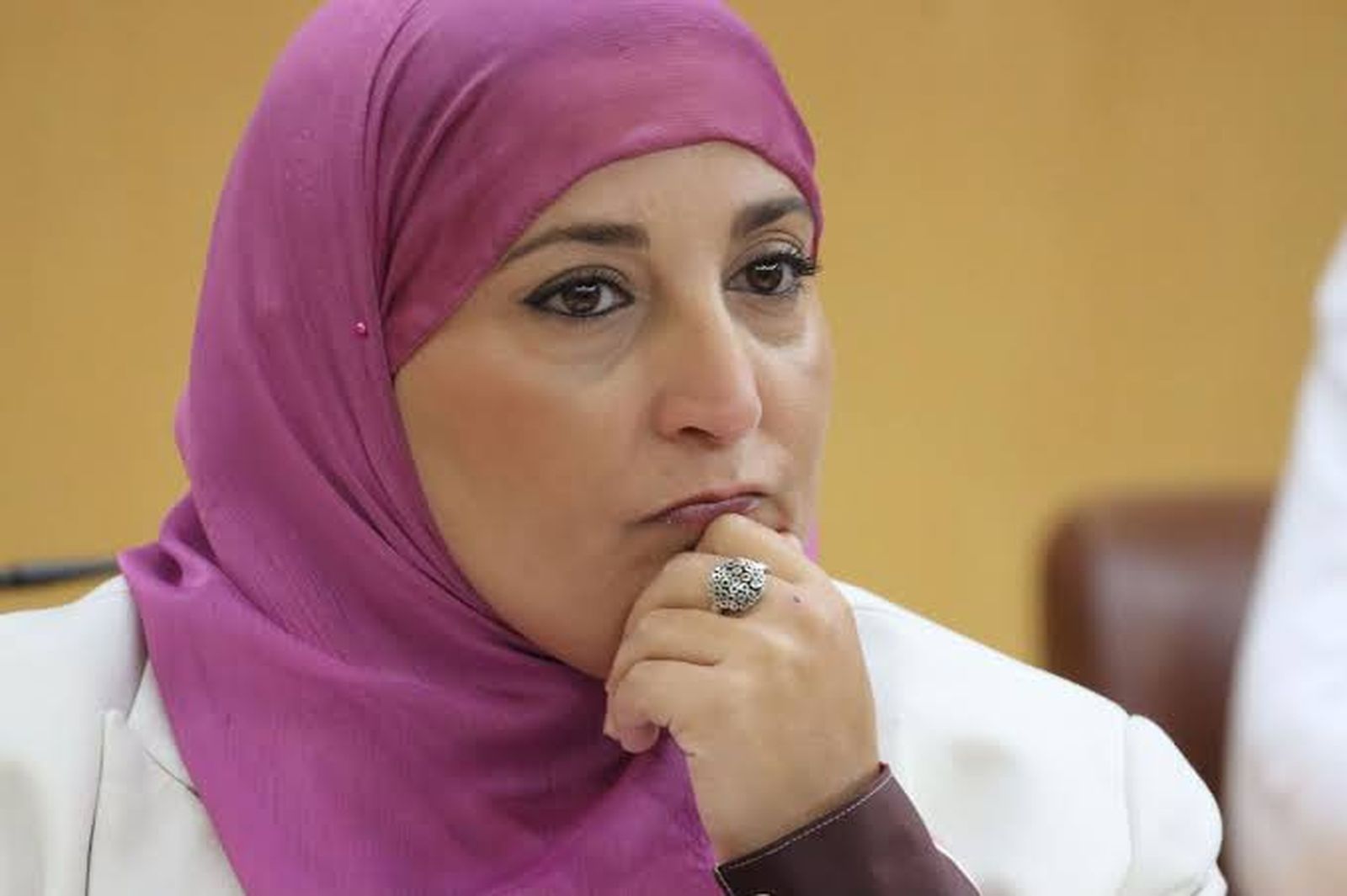 Nadia Mohamed, portavoz del MDyC, durante una sesión plenaria