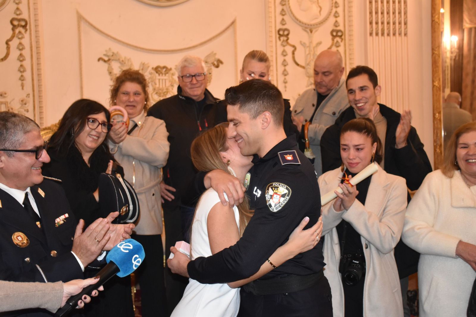 La toma de posesión de los 15 nuevos policías locales, en imágenes