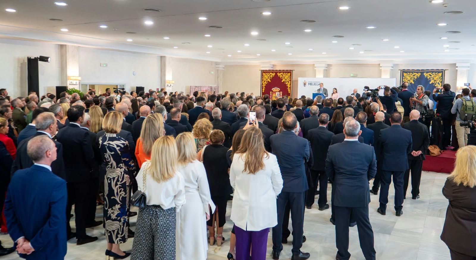 Ramón de la Cruz pide a Felipe VI que no olvide a Ceuta y Melilla durante la histórica visita de los Reyes