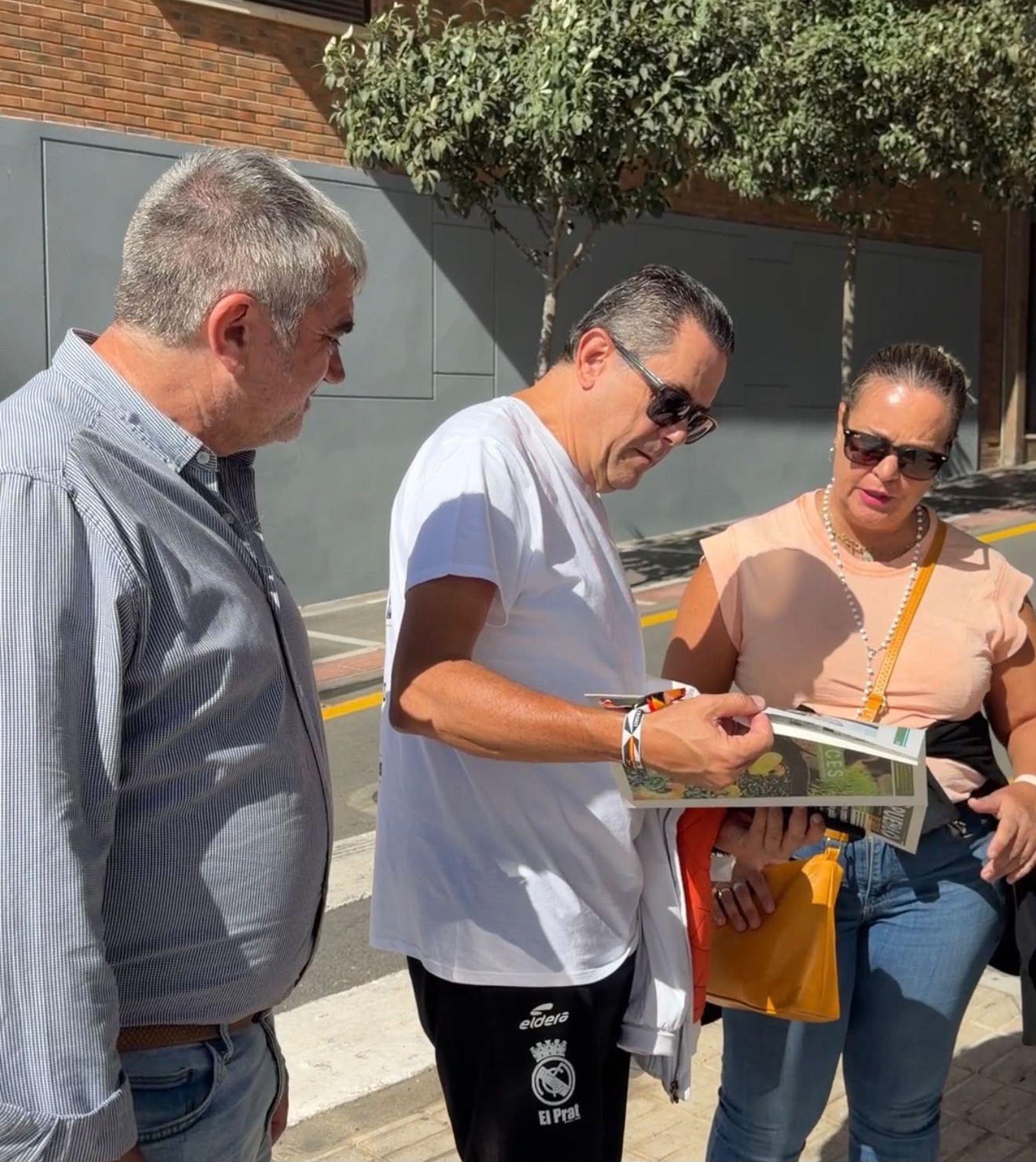 Tomás Roncero visita la redacción de El Pueblo de Ceuta