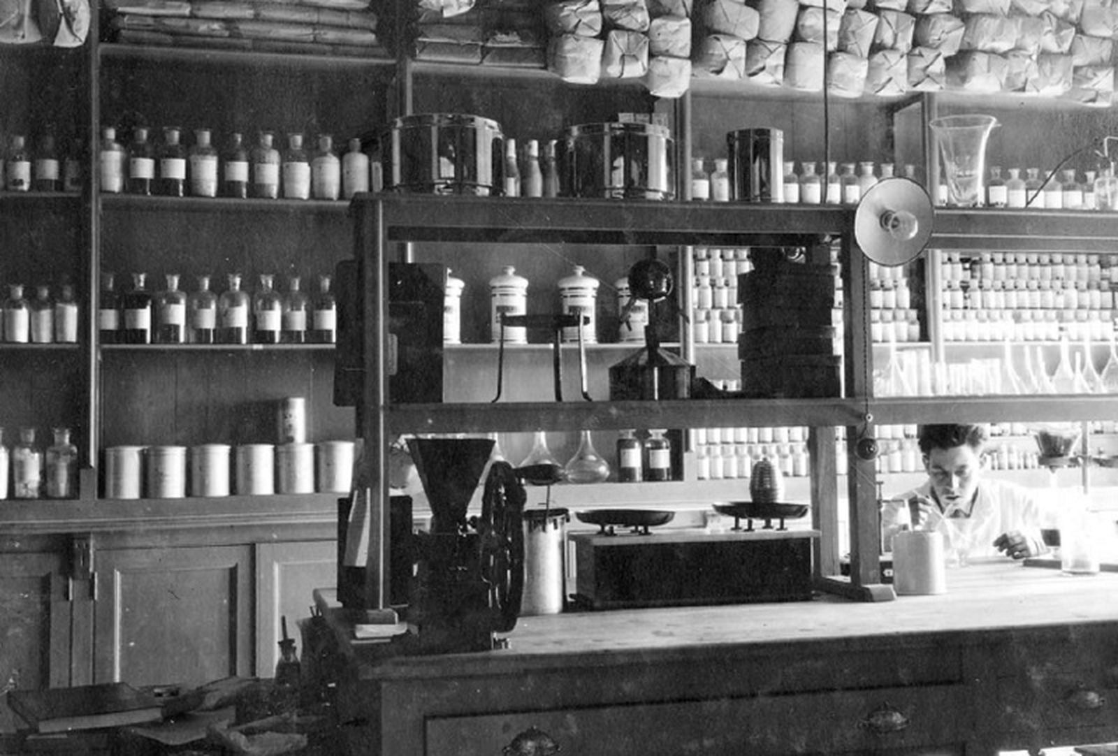 FOTO PROCEDENTE DE "150 AÑOS DE FOTOGRAFÍA EN CEUTA" / PACO SÁNCHEZ MONTOYA