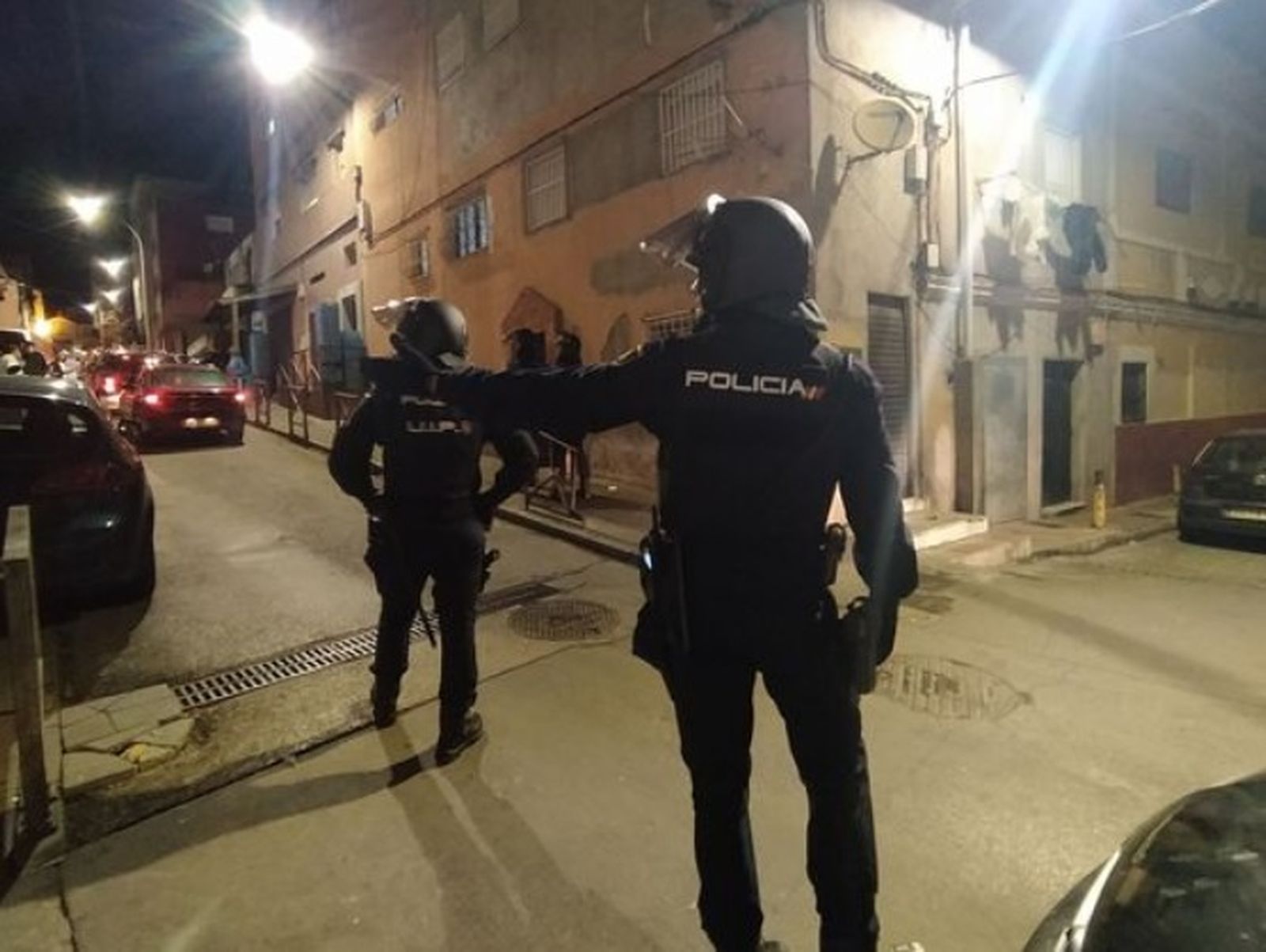 La Policía irrumpe en El Príncipe y localiza a cerca de 100 migrantes en casas pateras