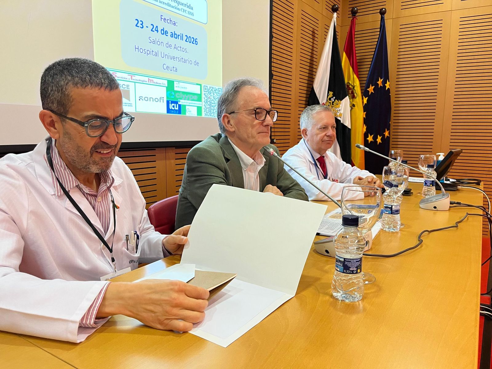 El gerente de Atención Sanitaria, Abdelkader Maanan, el director territorial del INGESA, Jesús Lopera, y el jefe del servicio de Medicina Preventiva, Julián Domínguez, en la inauguración de las jornadas por el 30 aniversario del área