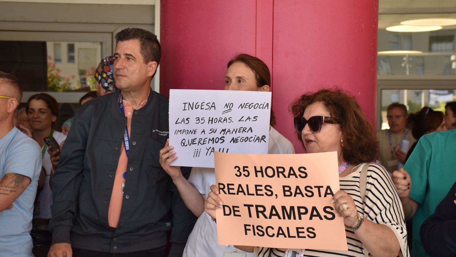 Manifestación convocada por la Junta de Personal del INGESA en el HUCE contra el modelo de jornada de 35 horas