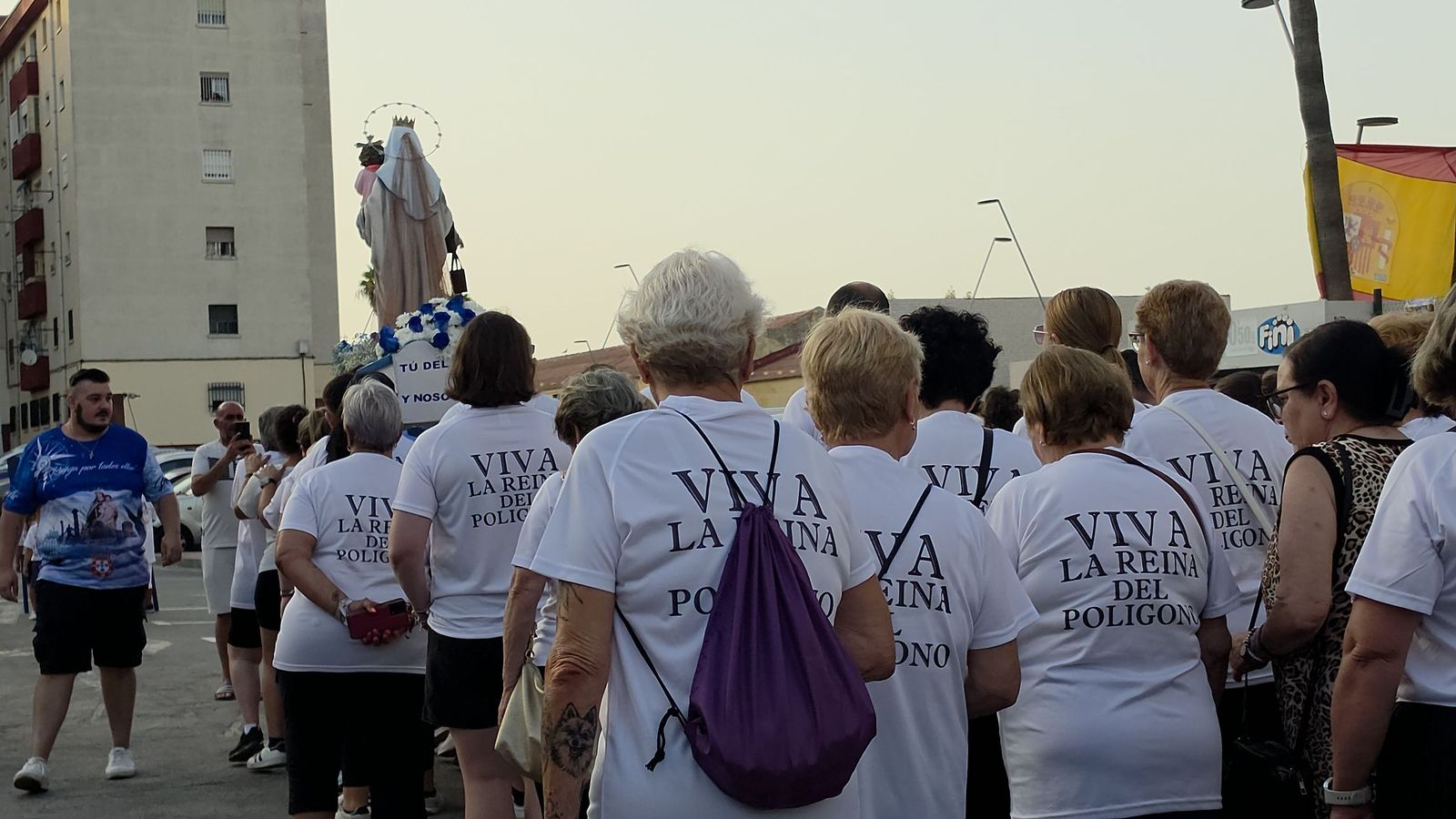 Emoción y tradición en la procesión de la Virgen del Carmen del Polígono