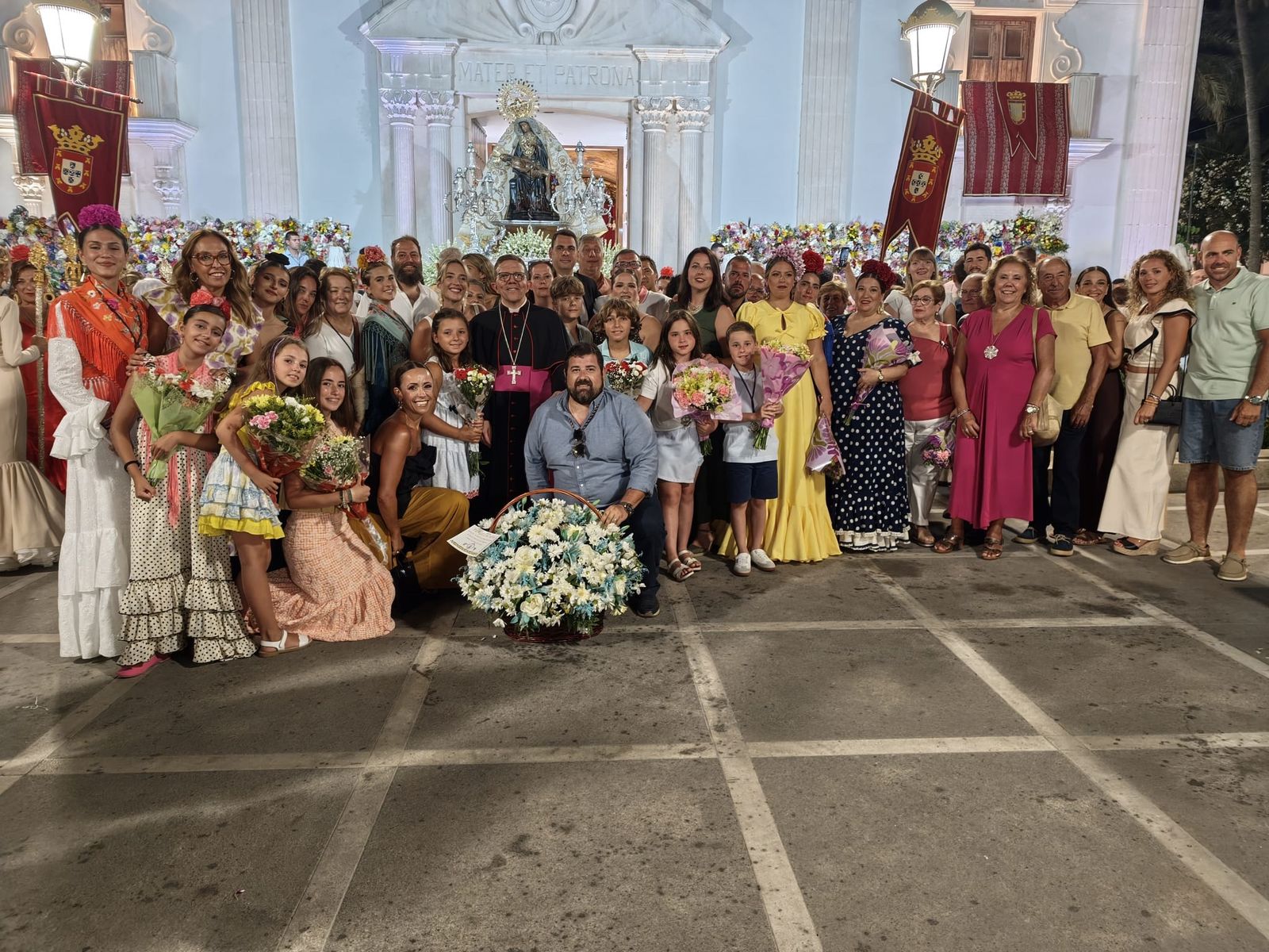 Los ceutíes vuelven a encontrarse con su Madre entre flores, esperanza y lágrimas contenidas