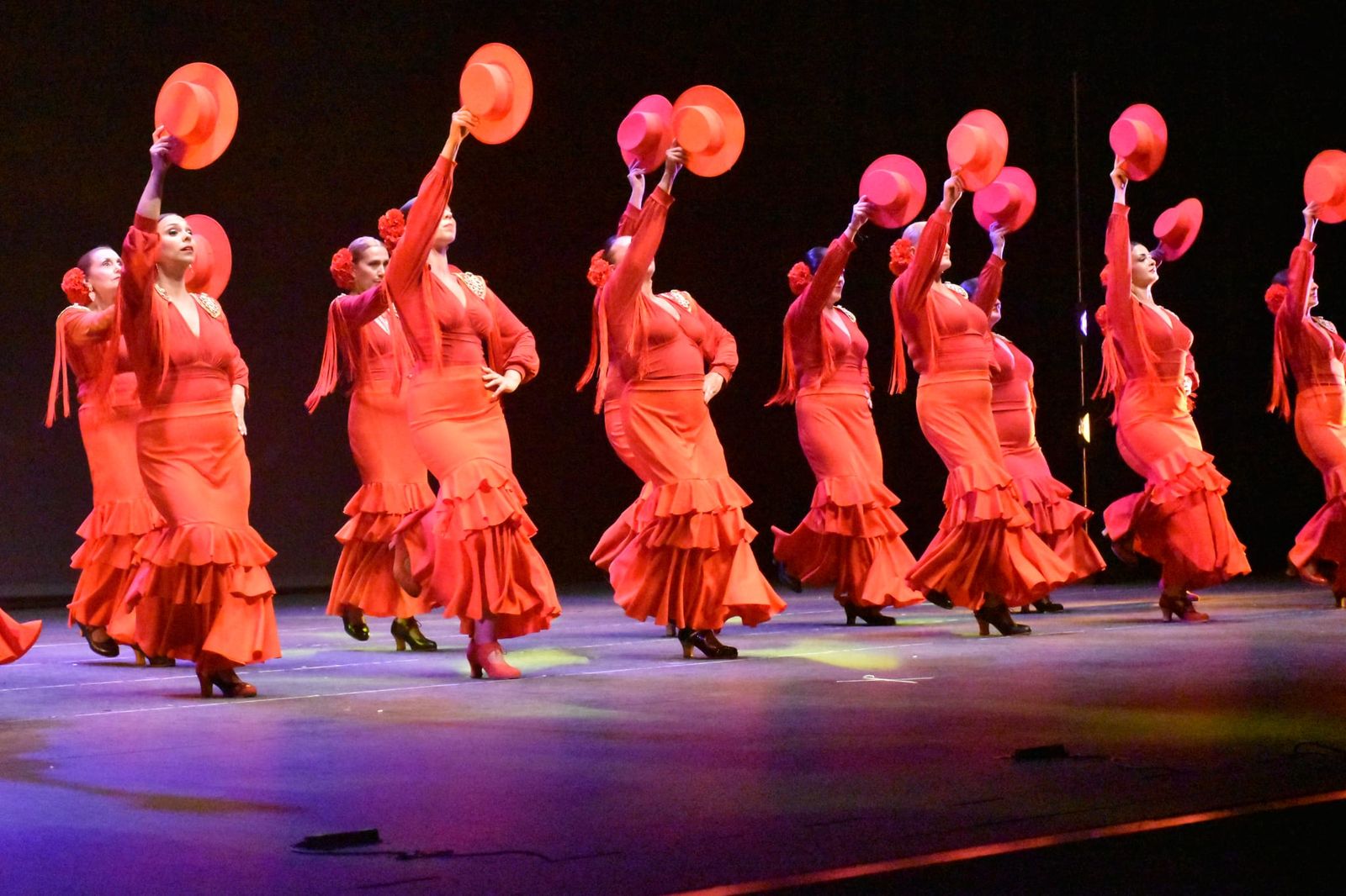 Más de cien bailarinas convierten el Revellín en un escenario de emoción y talento