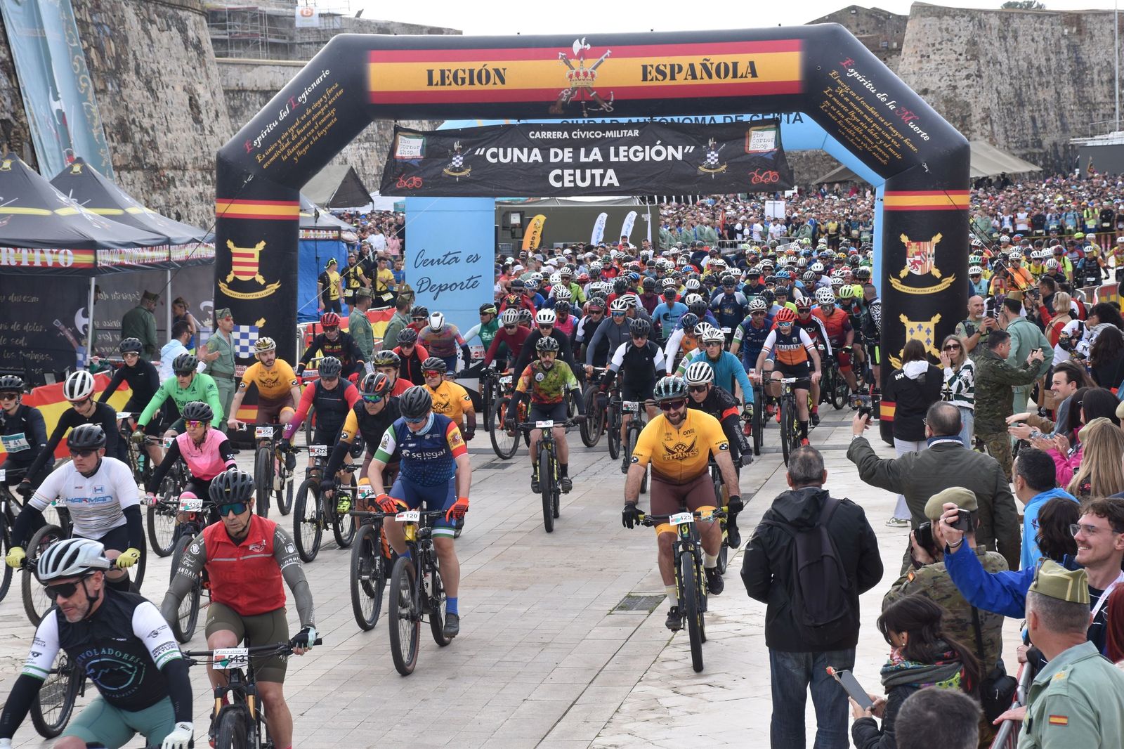 FOTOGALERÍA | Miles de corredores toman la salida en la X Cuna de la Legión: mira las imágenes