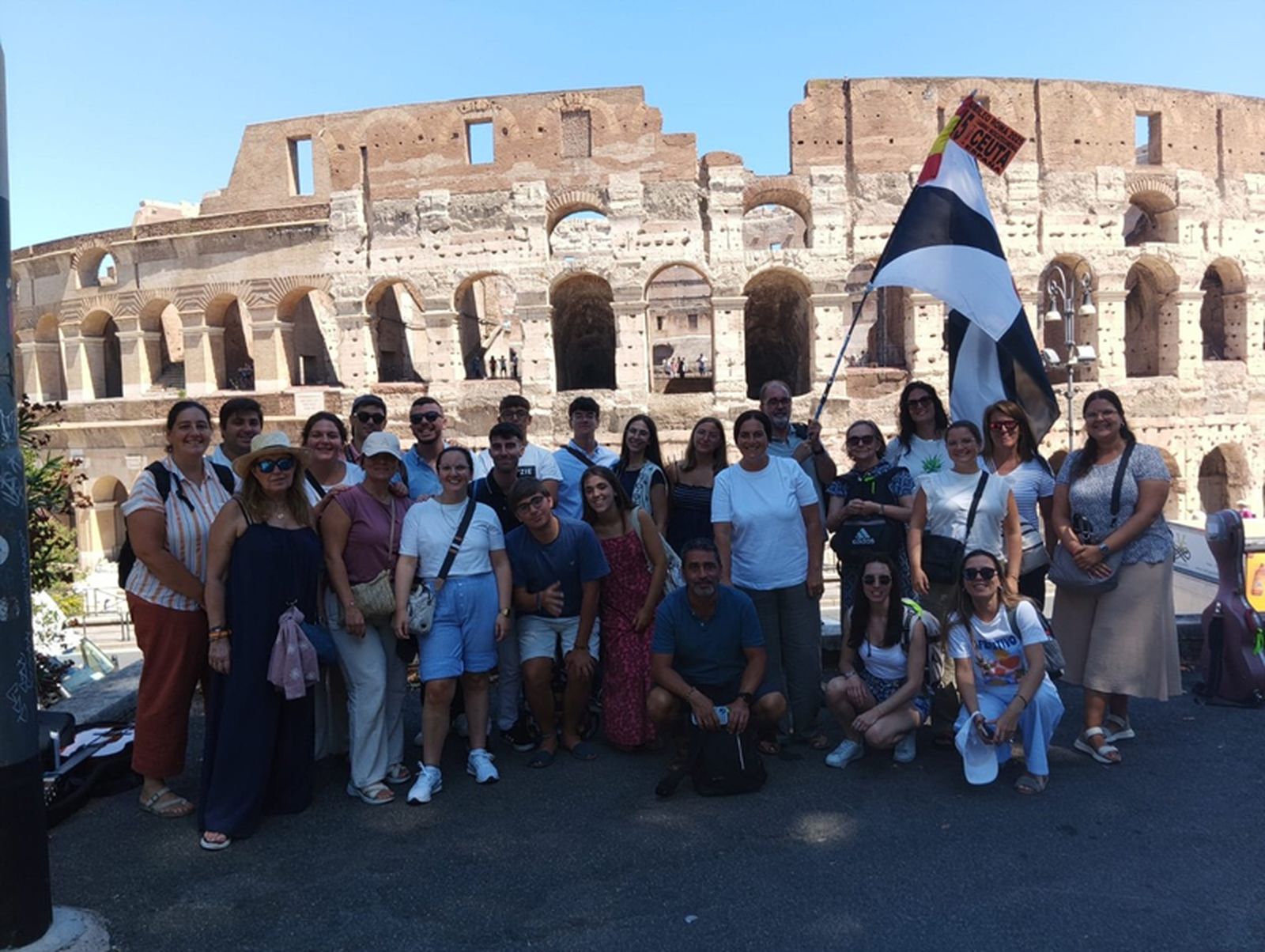 Tras la oración de Laudes en el Coliseo Romano. / FOTO CEDIDA