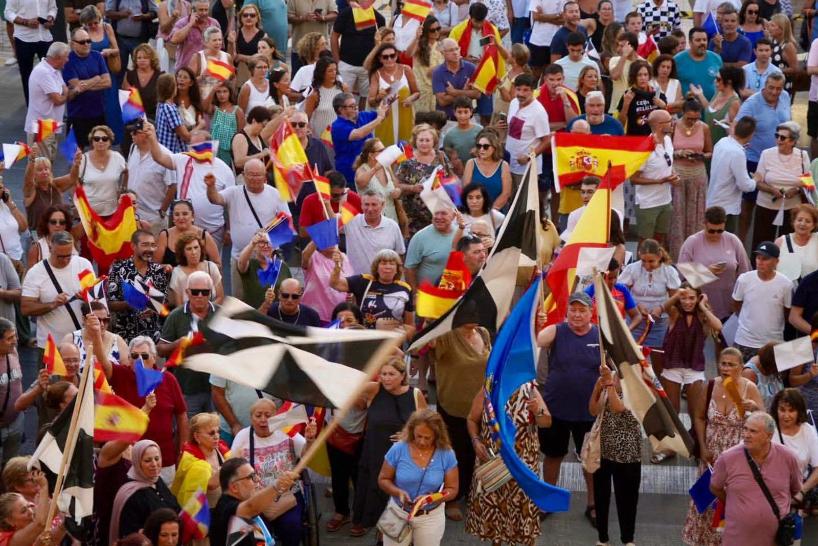 Melilla se vuelca con Ceuta: la Casa Regional de Ceuta, protagonista de una multitudinaria concentración