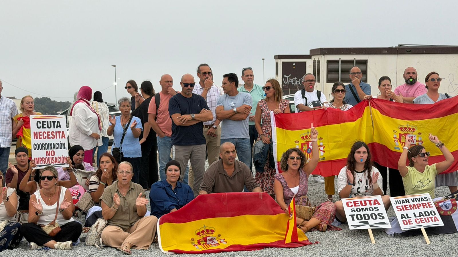 Ceutíes protestan contra la instalación de un recurso de acogida frente a la guardería de África y paralizan las obras