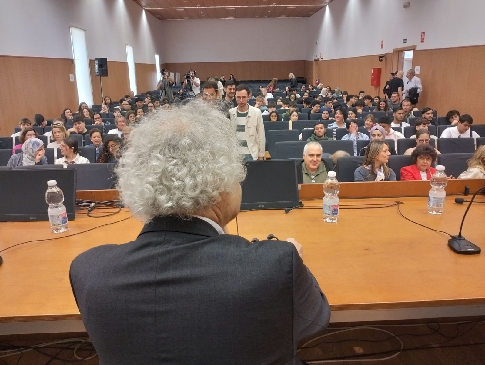 Amin Maalouf, antes del inicio del acto