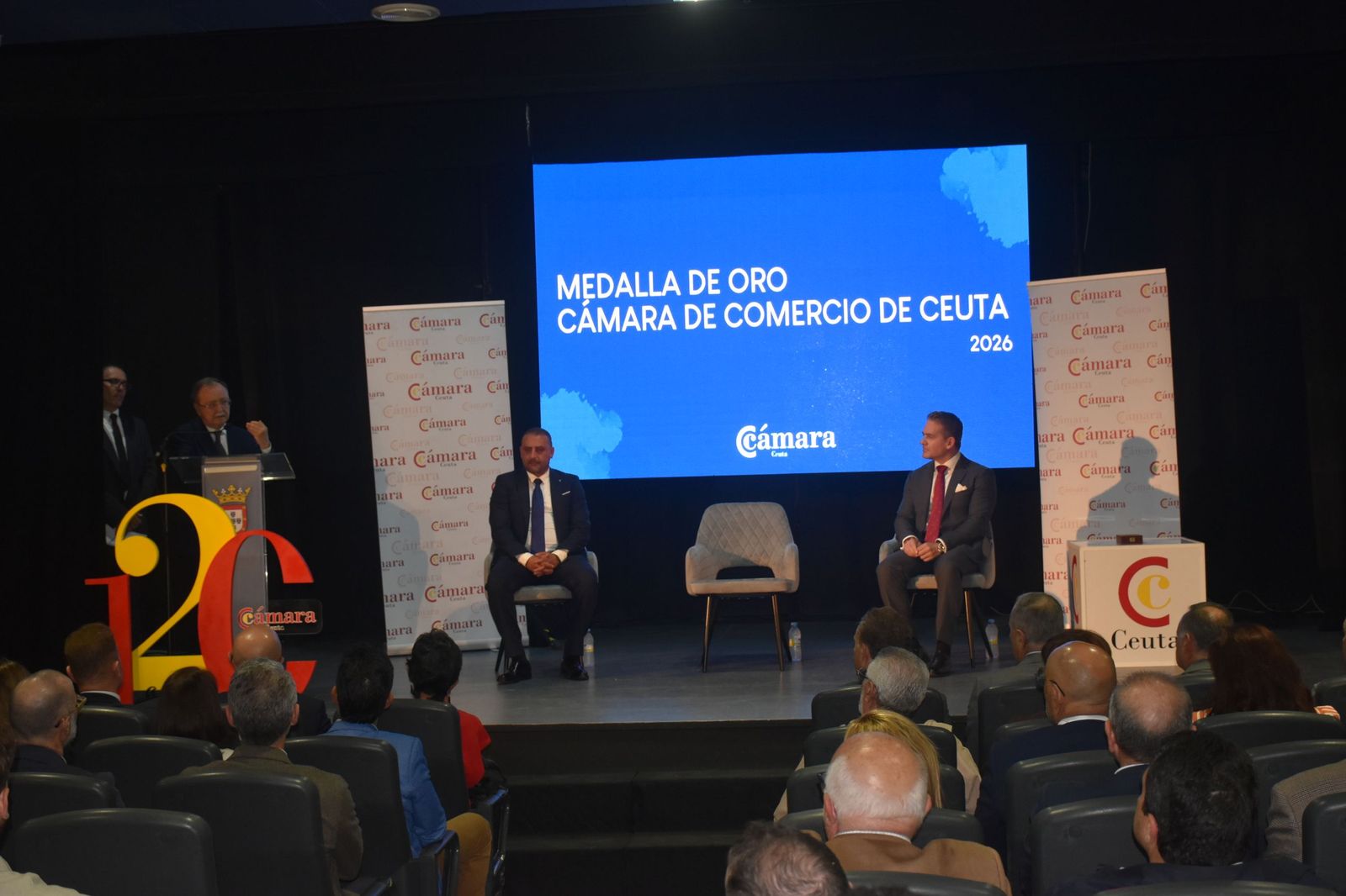 Luhay Hamido recibe la Medalla de Oro de la Cámara por su compromiso con el deporte ceutí