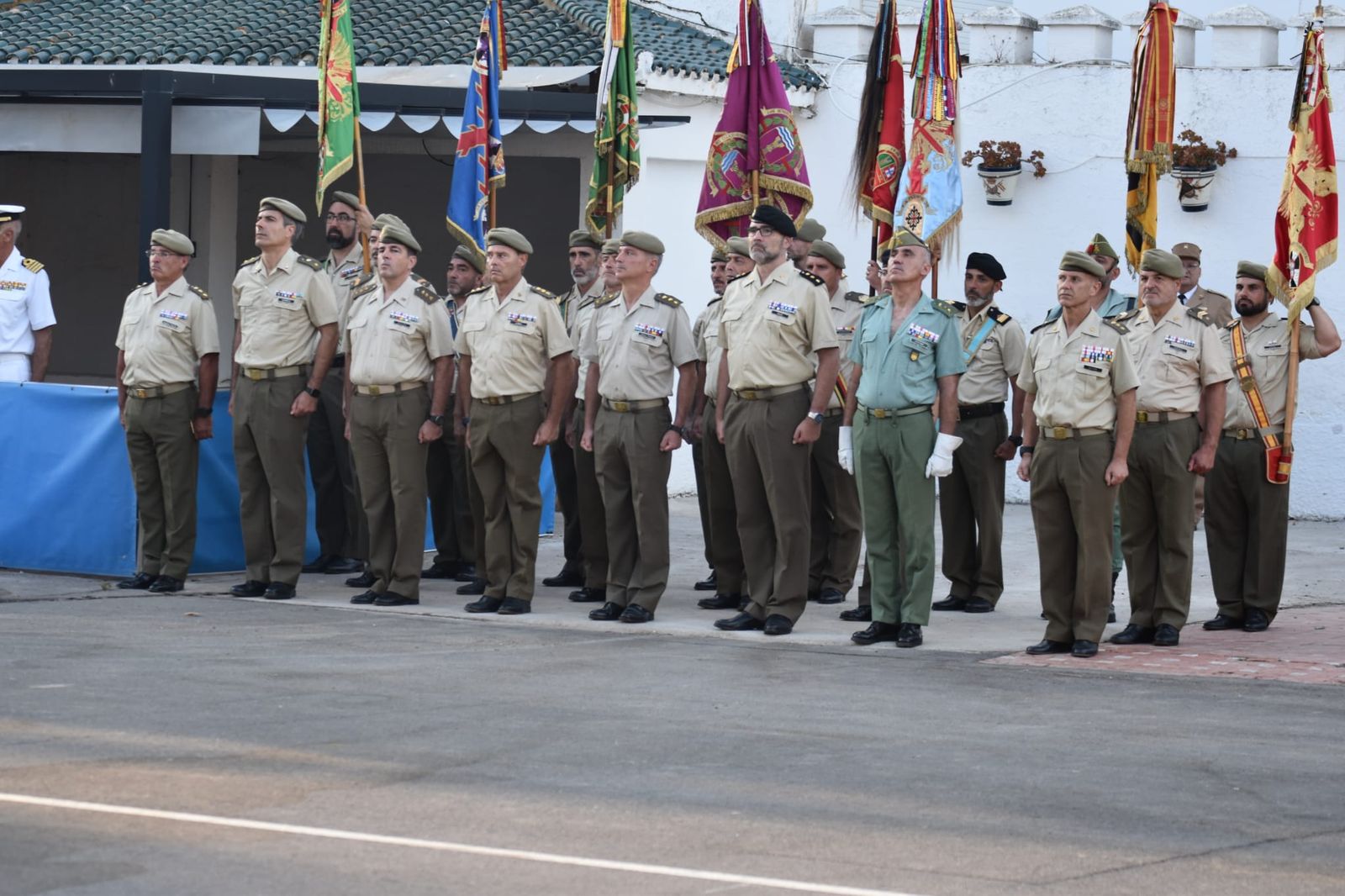 El acuartelamiento González-Tablas acoge una parada militar por el 115 aniversario de Regulares