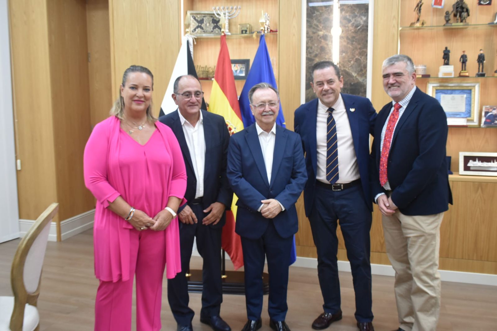 El presidente Juan Vivas recibe en el palacio autonómico a Roncero