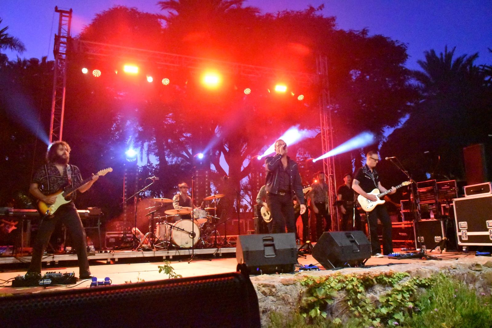 M-Clan convierte Ceuta en un enorme escenario de rock con una noche para el recuerdo