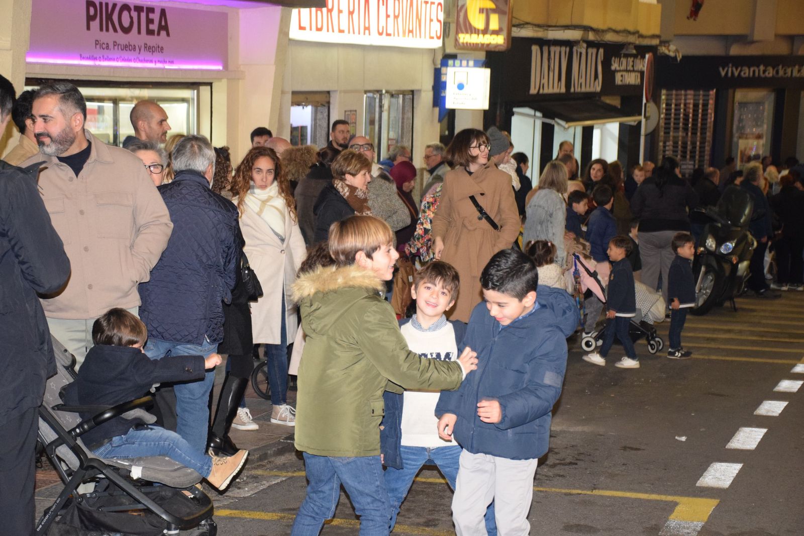 Los ceutíes se emocionan con la llegada de los Reyes Magos