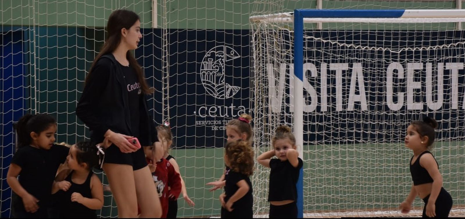 La Federación de Gimnasia abre sus puertas con una jornada solidaria