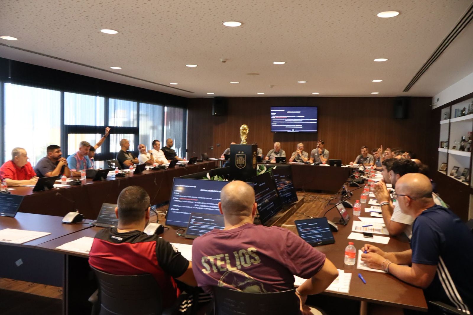 Reunión RFFCE y coordinadores de los clubes