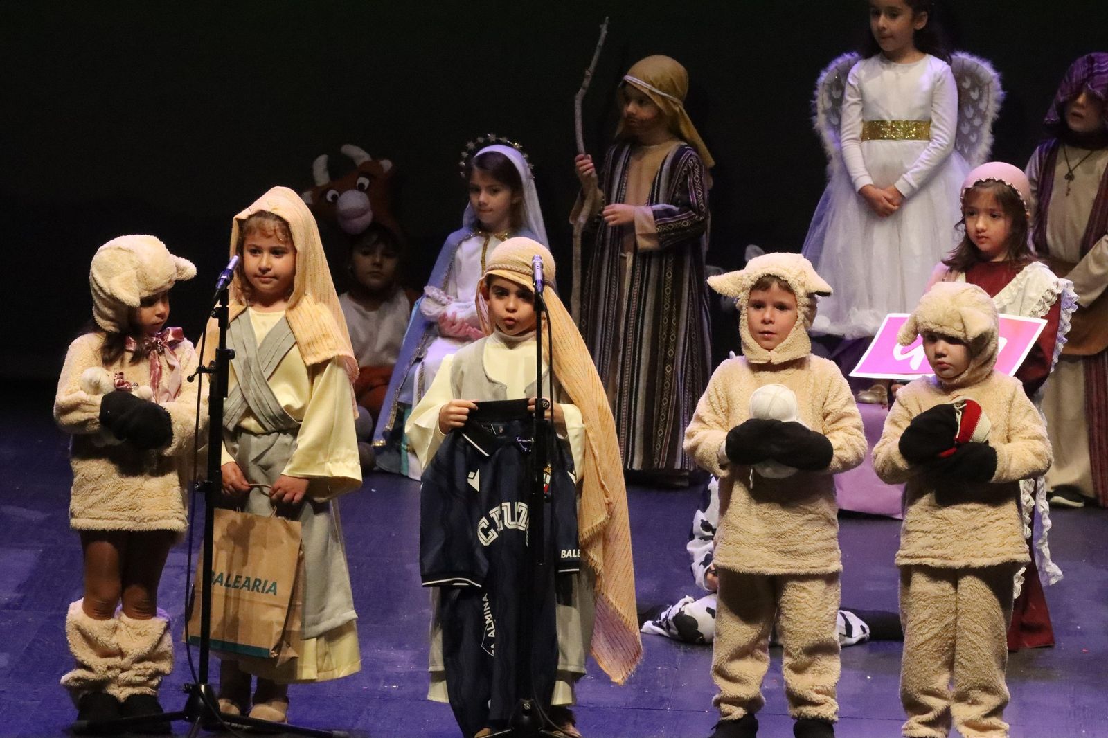 La Navidad perdura en el Revellín con una nueva muestra de belenes