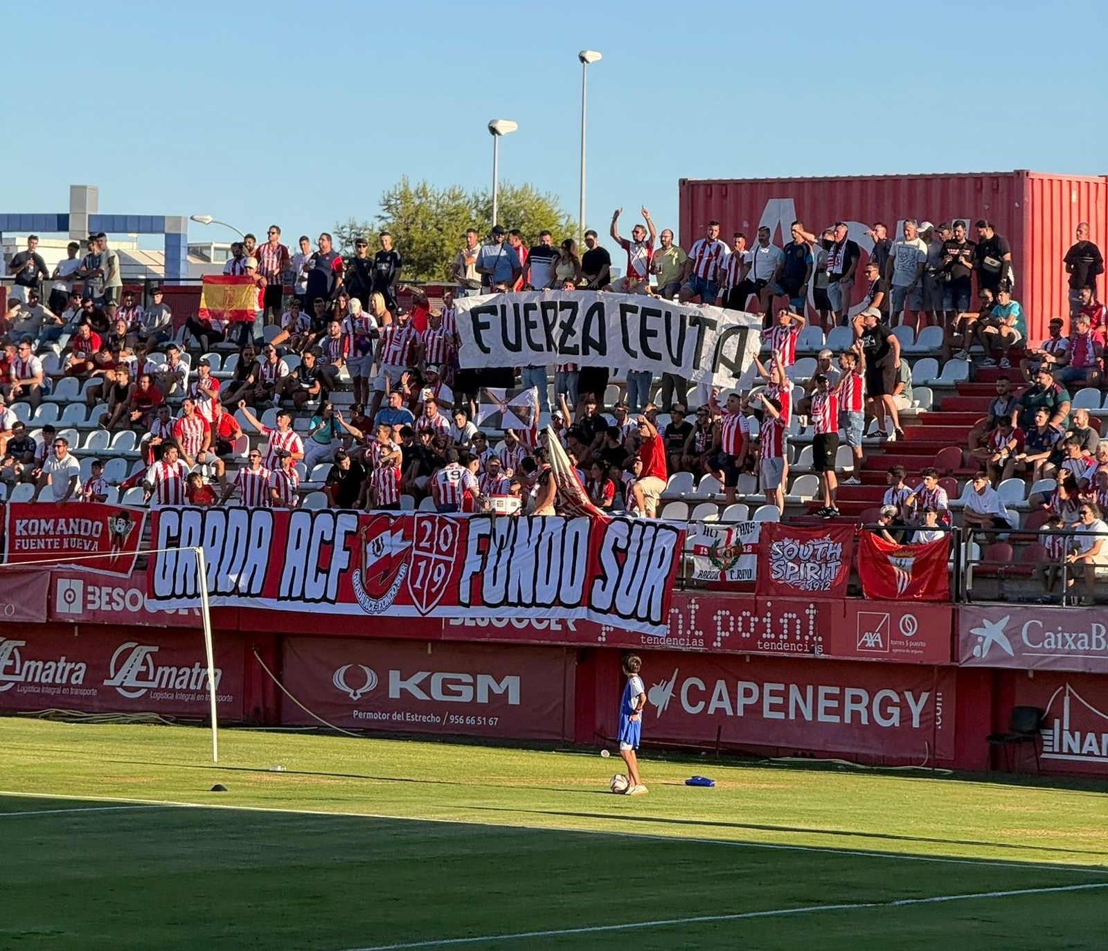 La pancarta desplegada en Algeciras en apoyo a Ceuta