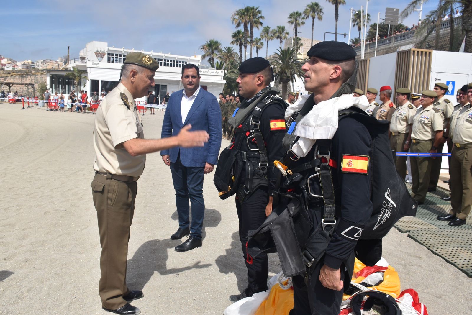 FOTOGALERÍA | Ceuta mira al cielo para celebrar a sus Fuerzas Armadas