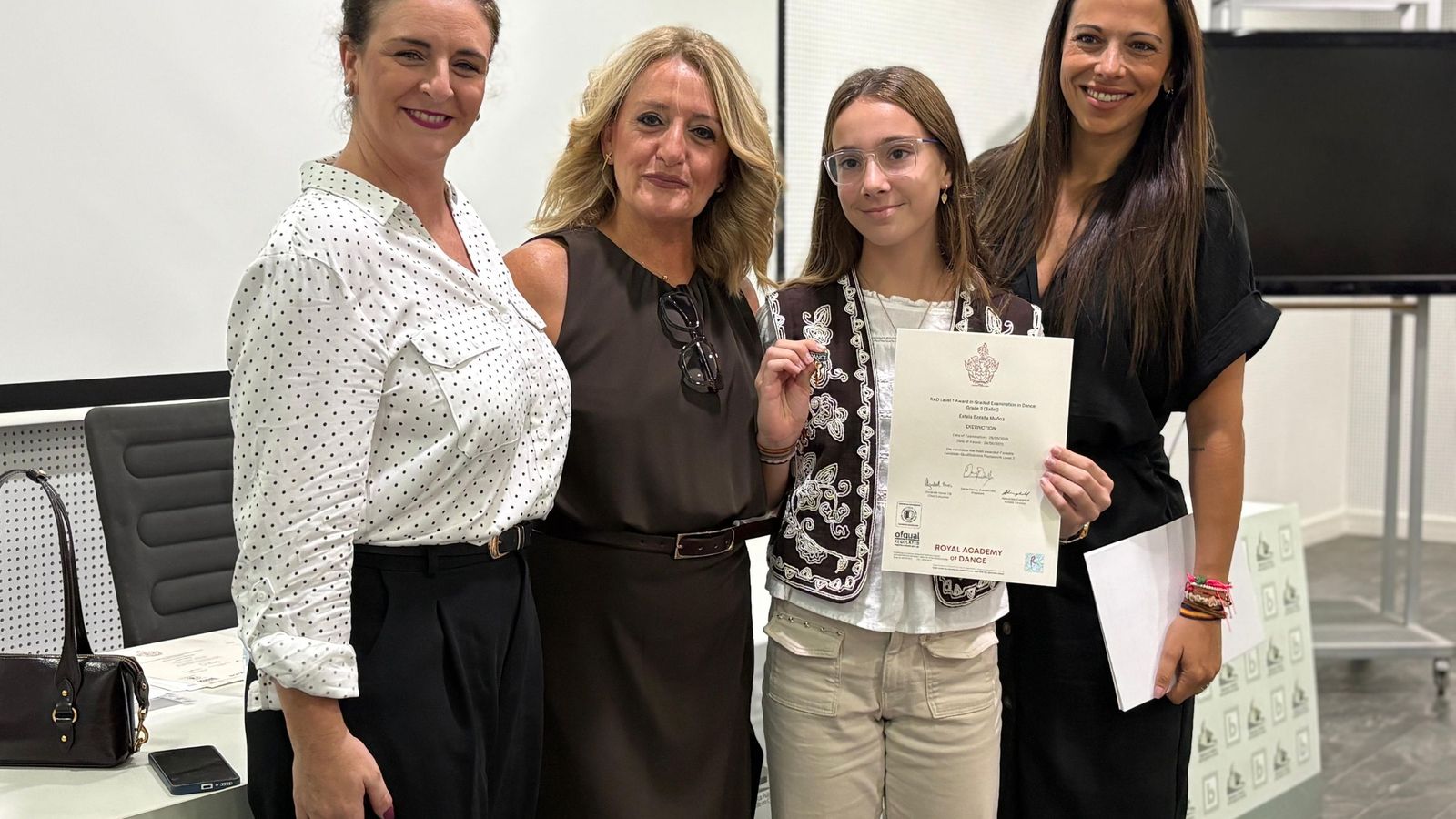 Entrega de diplomas de la Royal Academy of Dance a alumnas de la Escuela de Danza de Rosa Founaud Entrega de diplomas de la Royal Academy of Dance a alumnas de la Escuela de Danza de Rosa Founaud