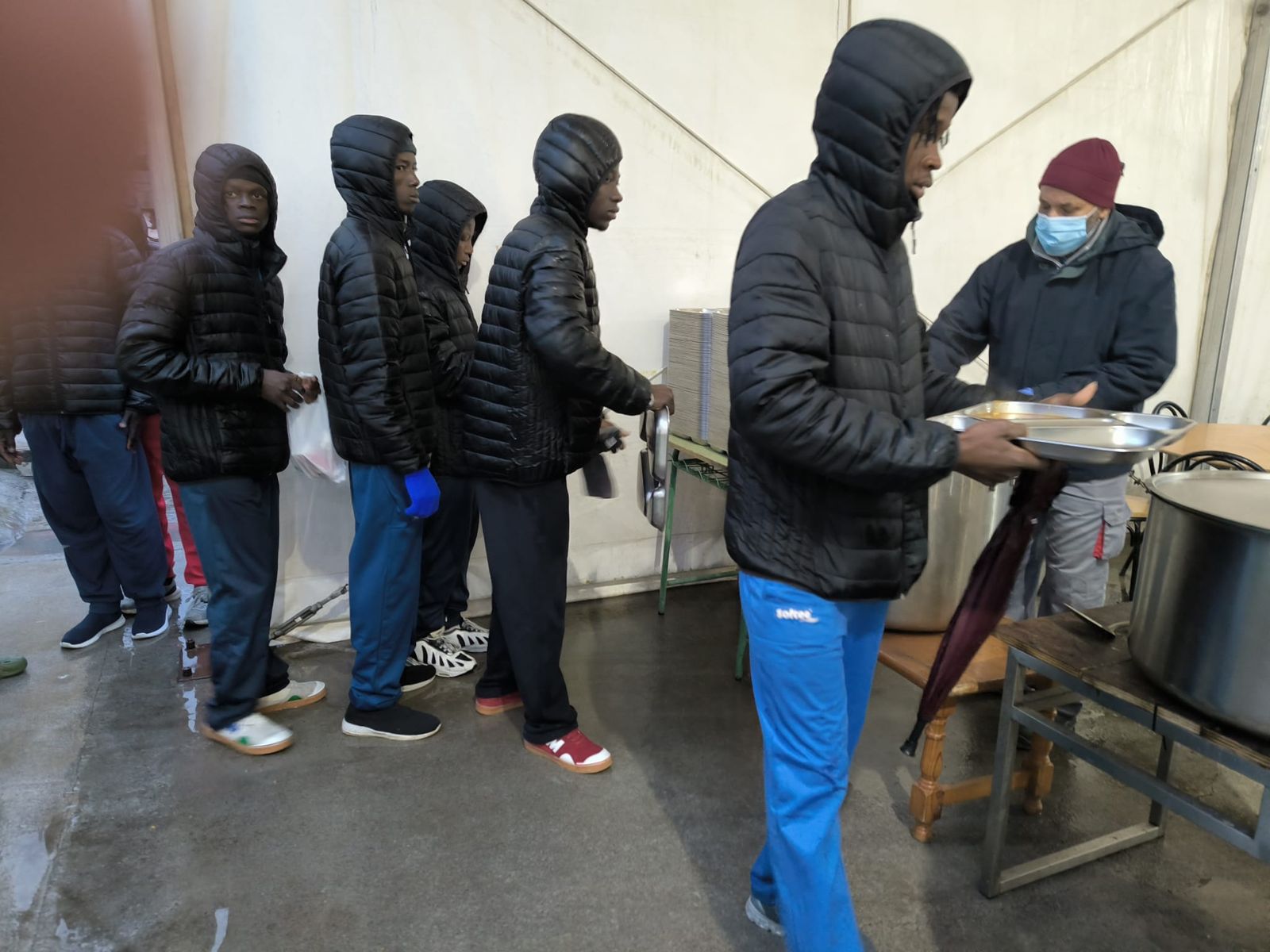 La prensa ceutí disfruta de un delicioso iftar en comunidad y de la mano de Luna Blanca