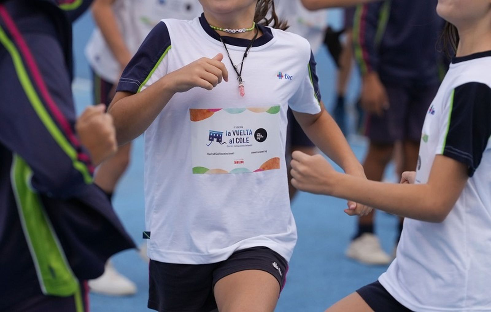 Una niña corre durante una edición de La vuelta al cole. / FOTO CEDIDA