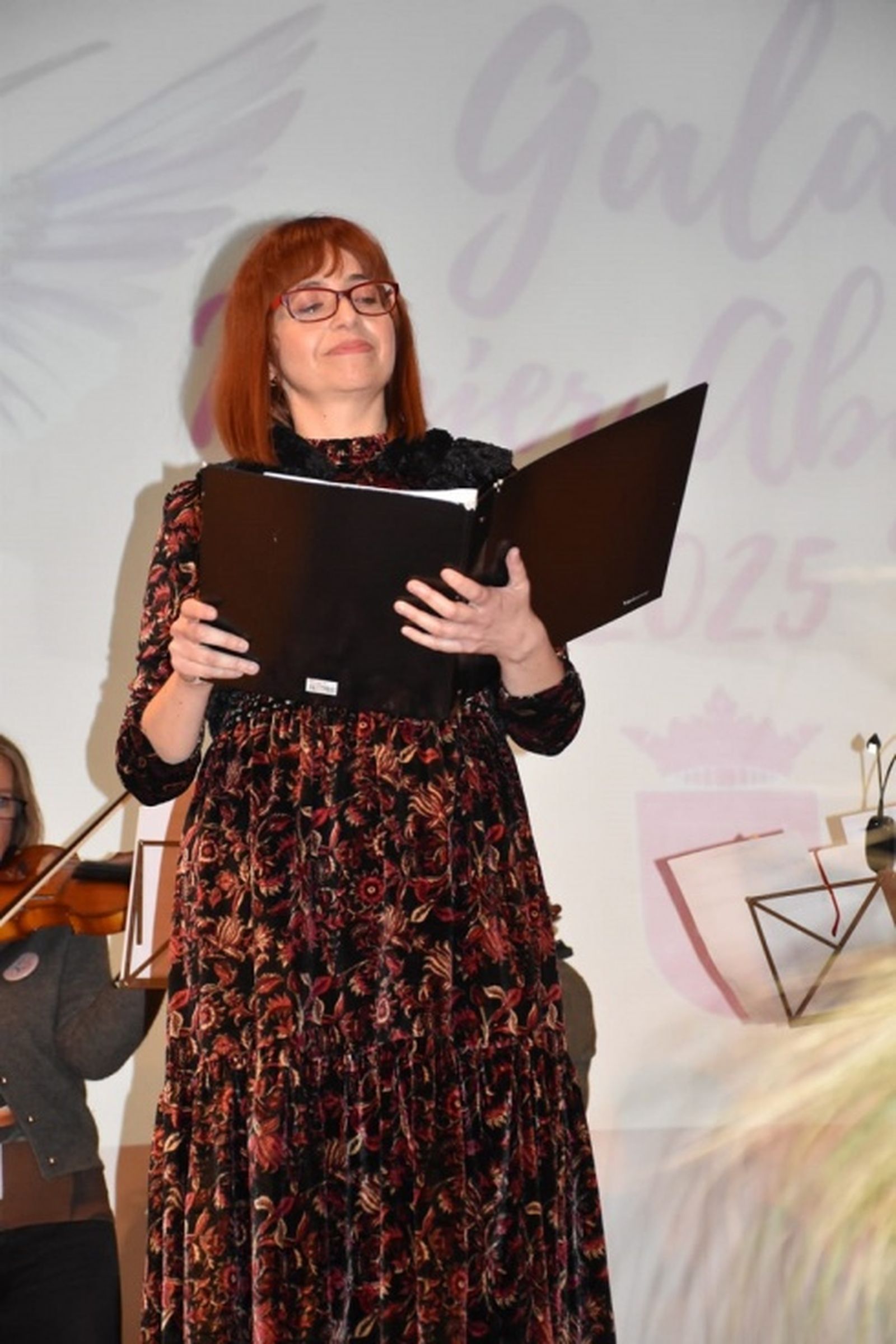 Laura Riveiro cantando el 'Hallelujah" de Cohen. / FOTO NICOL'S