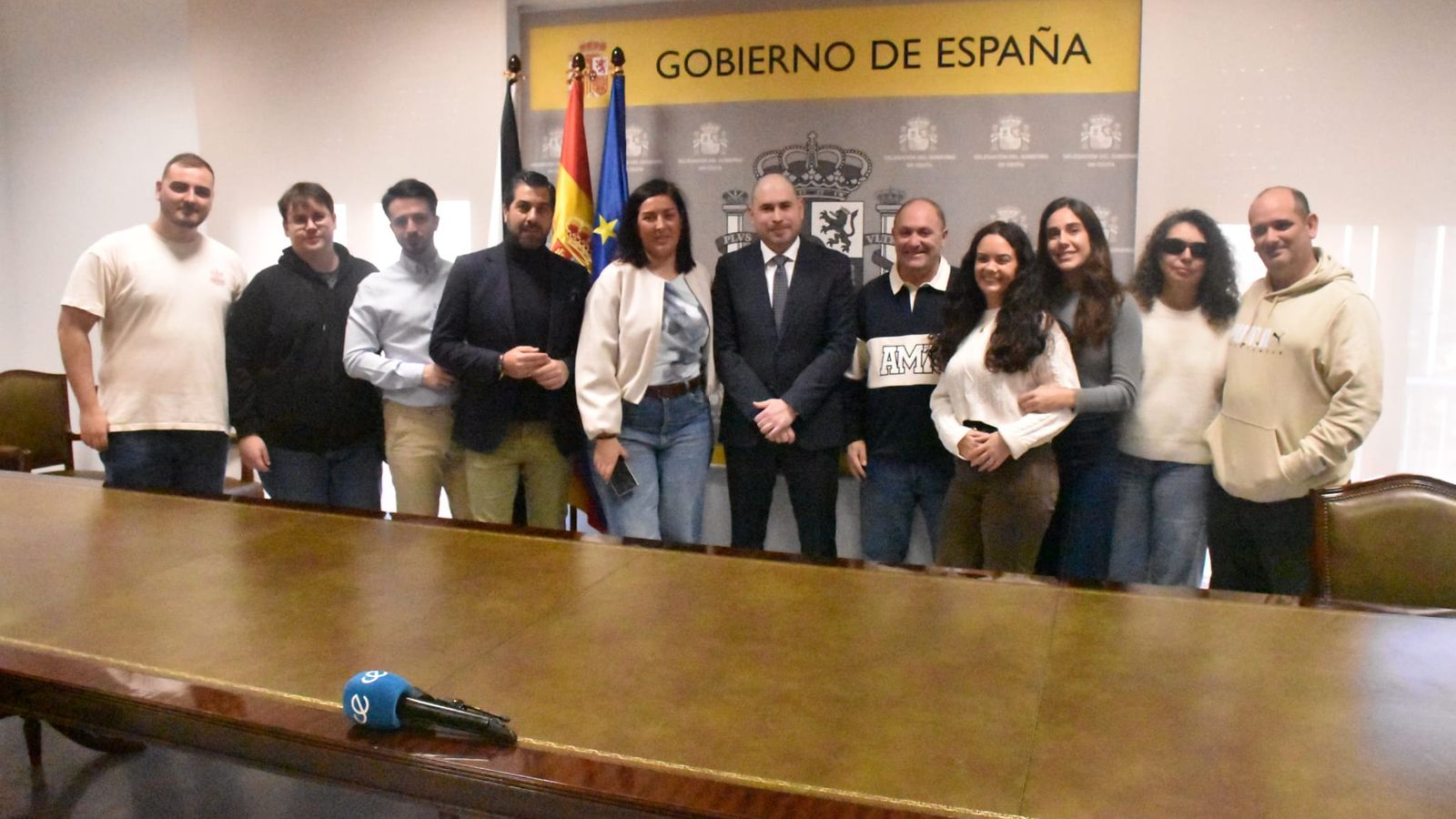 Foto de familia de Pérez Triano con los medios de comunicación de la ciudad