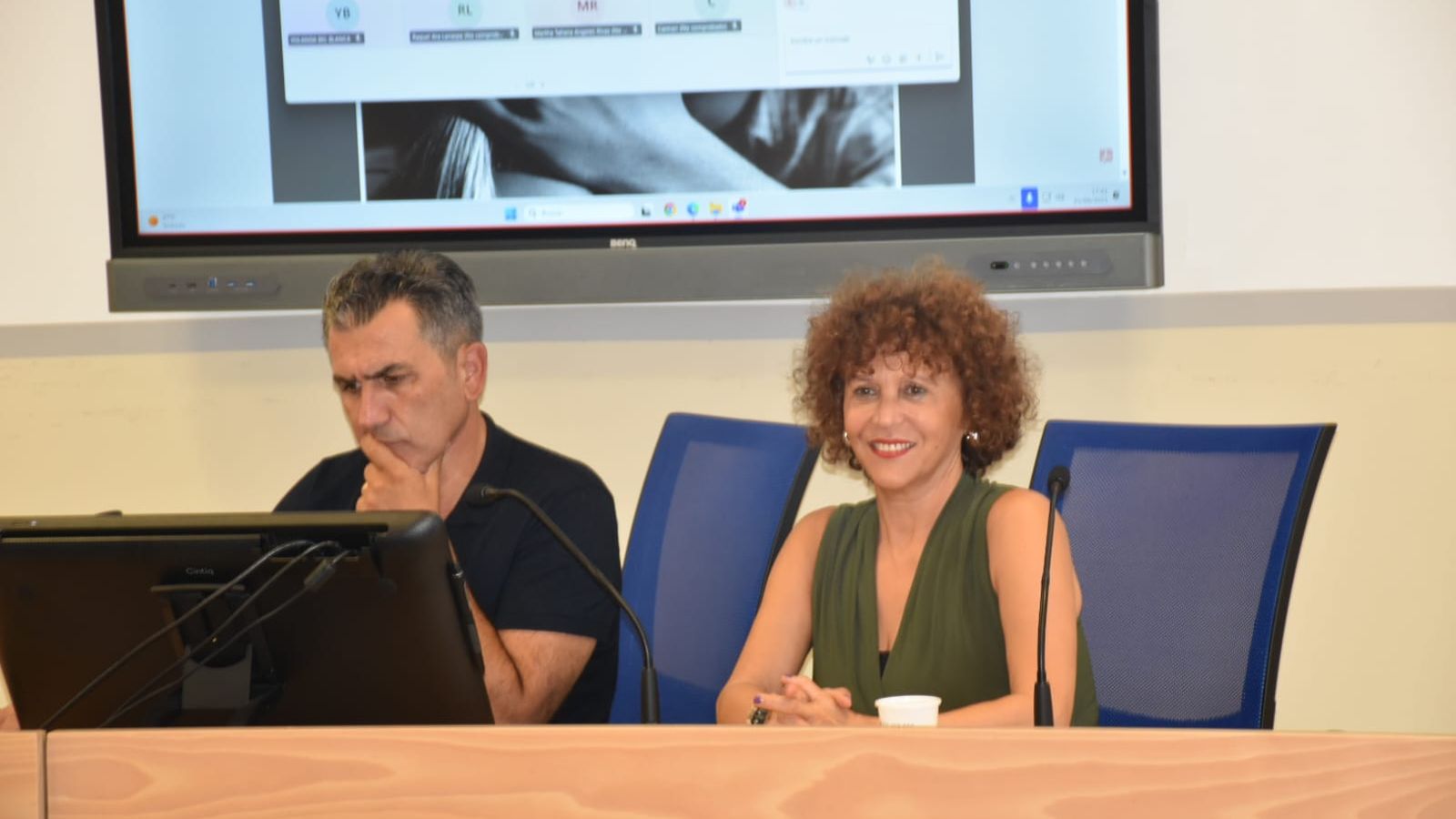 El director de la UNED, Carlos Rontomé junto a la jueza Auxiliadora Díaz.