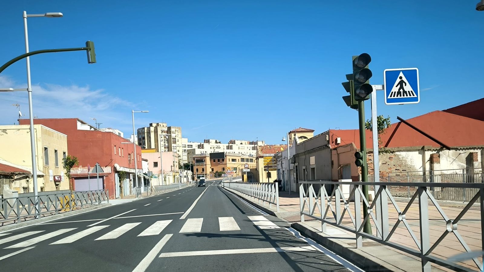 La avenida principal en La Almadraba