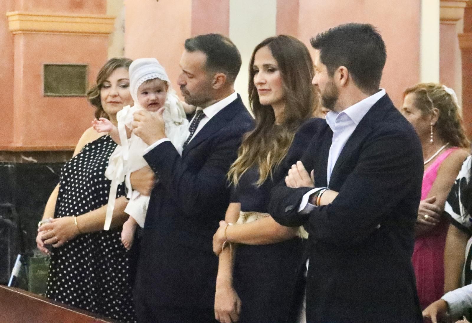 Fabián y Alba reciben el sacramento del bautismo