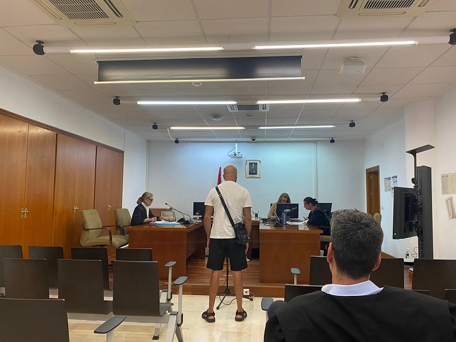 El acusado declara ante el tribunal del Juzgado de lo Penal número 1. / FOTO S.C.